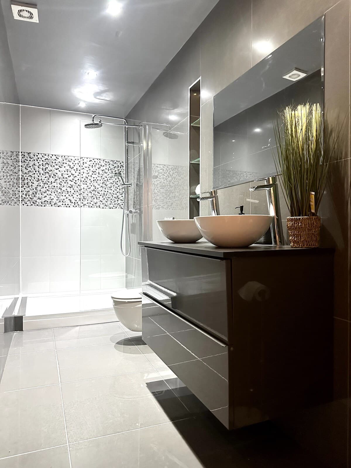 Coastal Haven Apartment - Image 5